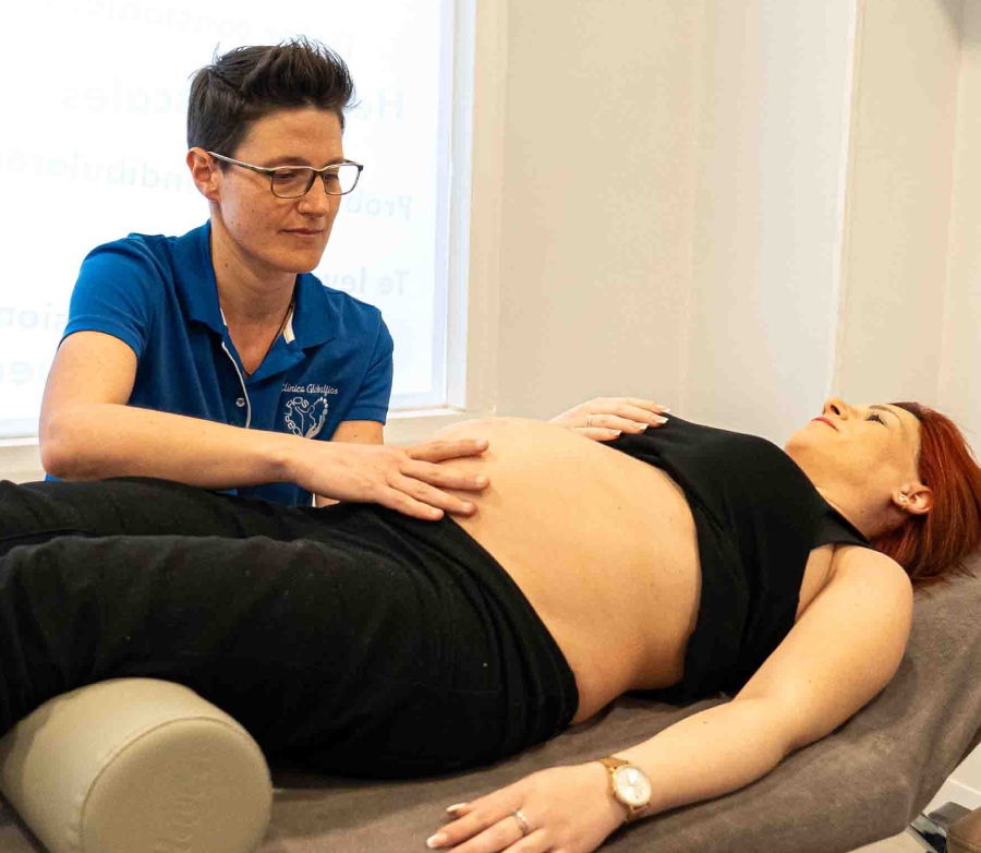 fisio con una embarazada